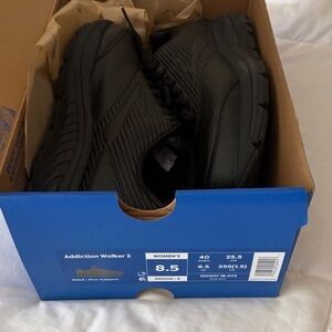 Addiction Walker 2 Women’s Black Supportive Walking Shoes